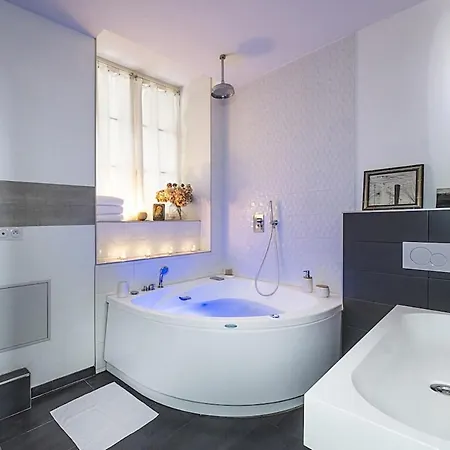 Cosy Bernard With Jacuzzi Relaxation & Style Apartment