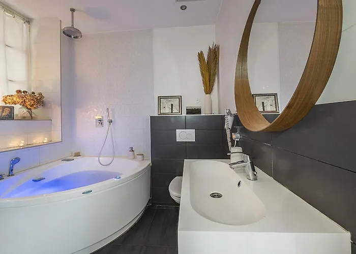 Cosy Bernard With Jacuzzi Relaxation & Style *